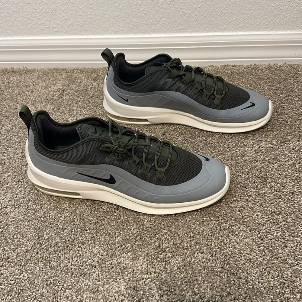 Nike Air Max Axis